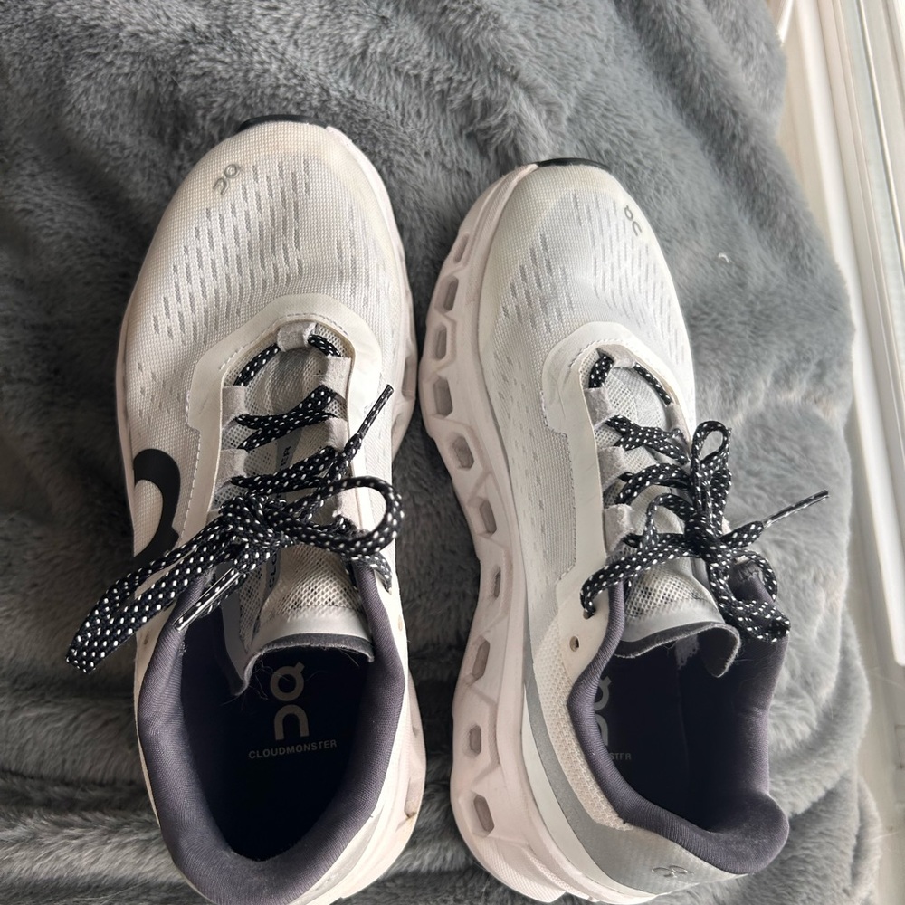 On Cloud Cloudmonster Running Shoes
